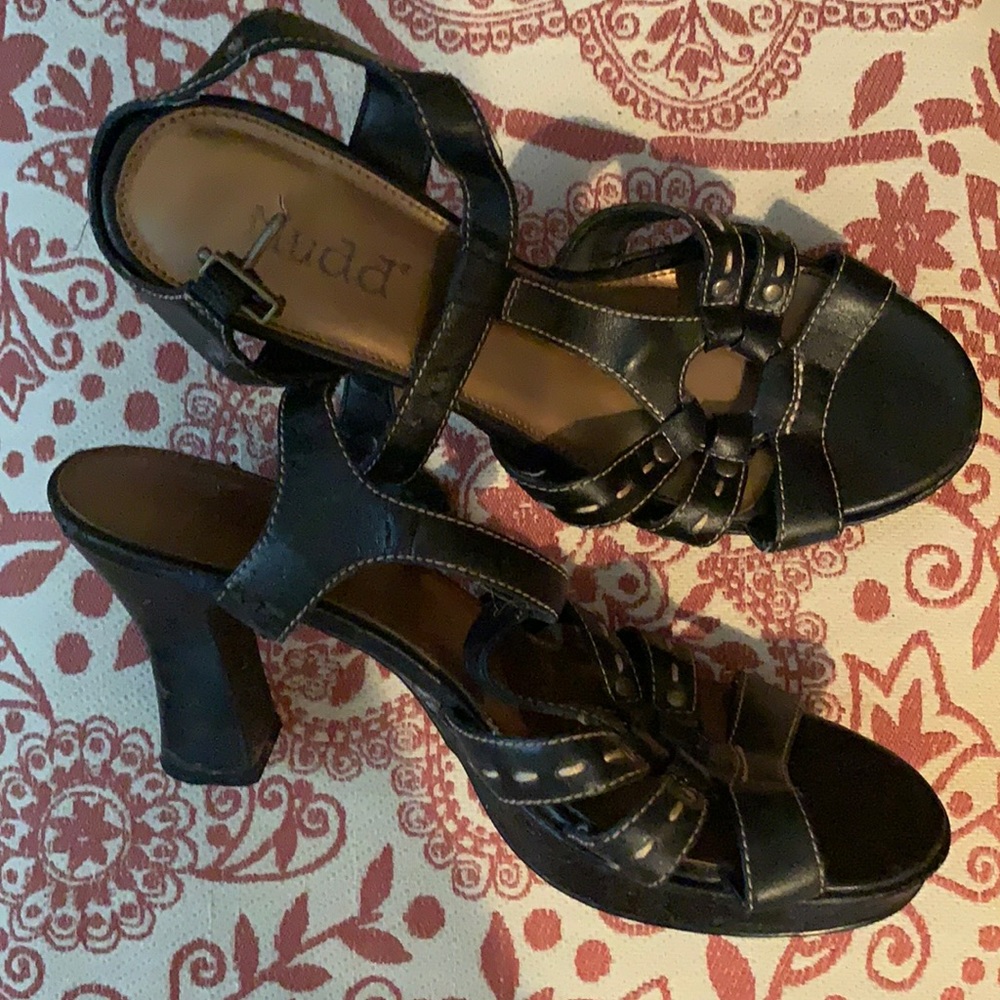 Mudd black platform sandals with 3.5 inch heel